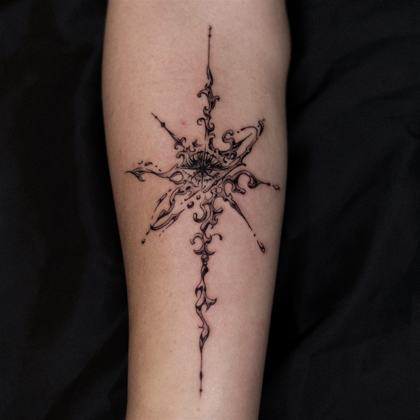 Abstract — Renkli dövme, S.O.S Tattoo Çanakkale