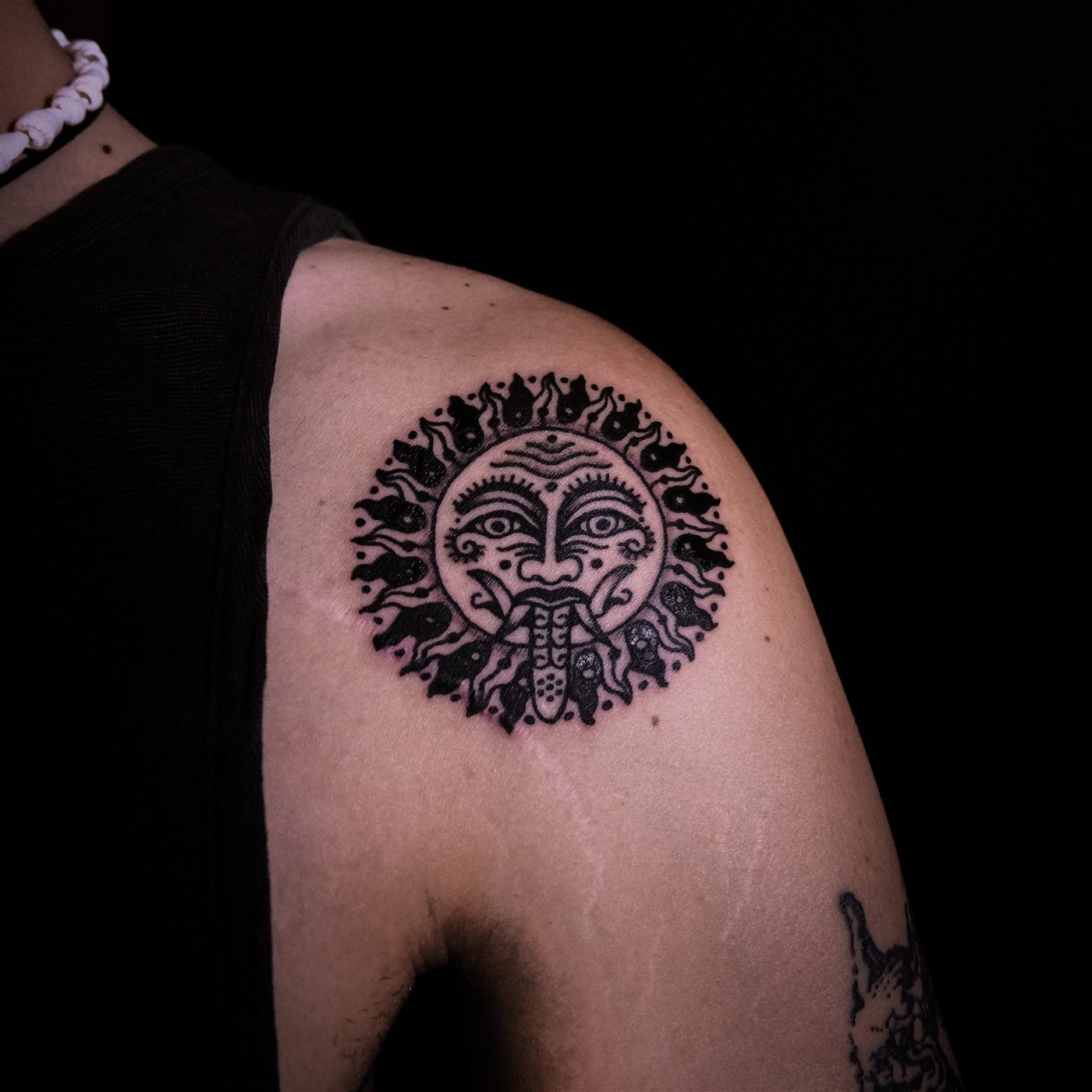 Tribal Güneş — Blackwork dövme, S.O.S Tattoo Çanakkale